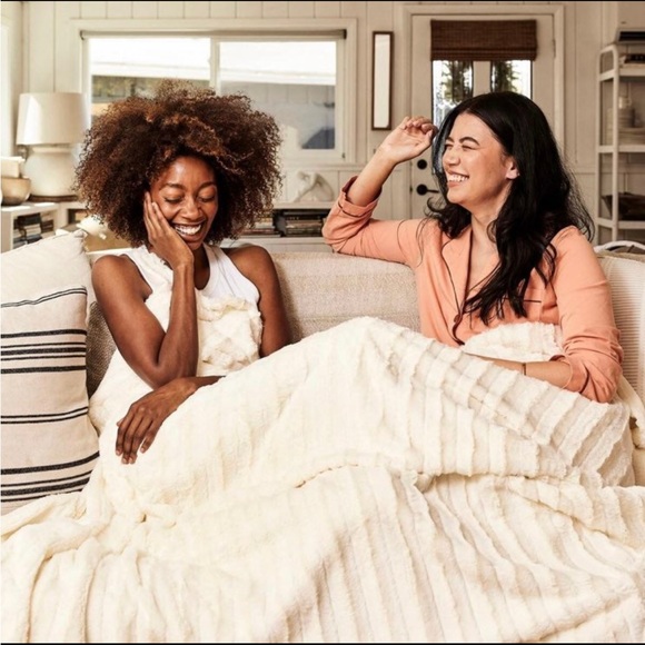 COMMA HOME Plush Throw Blanket - Picture 2 of 3